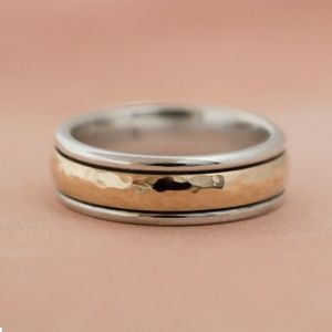 ▹JAMES AVERY Hammered Simplicity Band◃